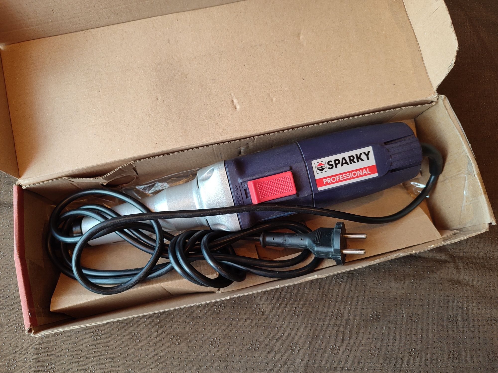 Продам  нову шлифмашинку SPARKY mkl 550E