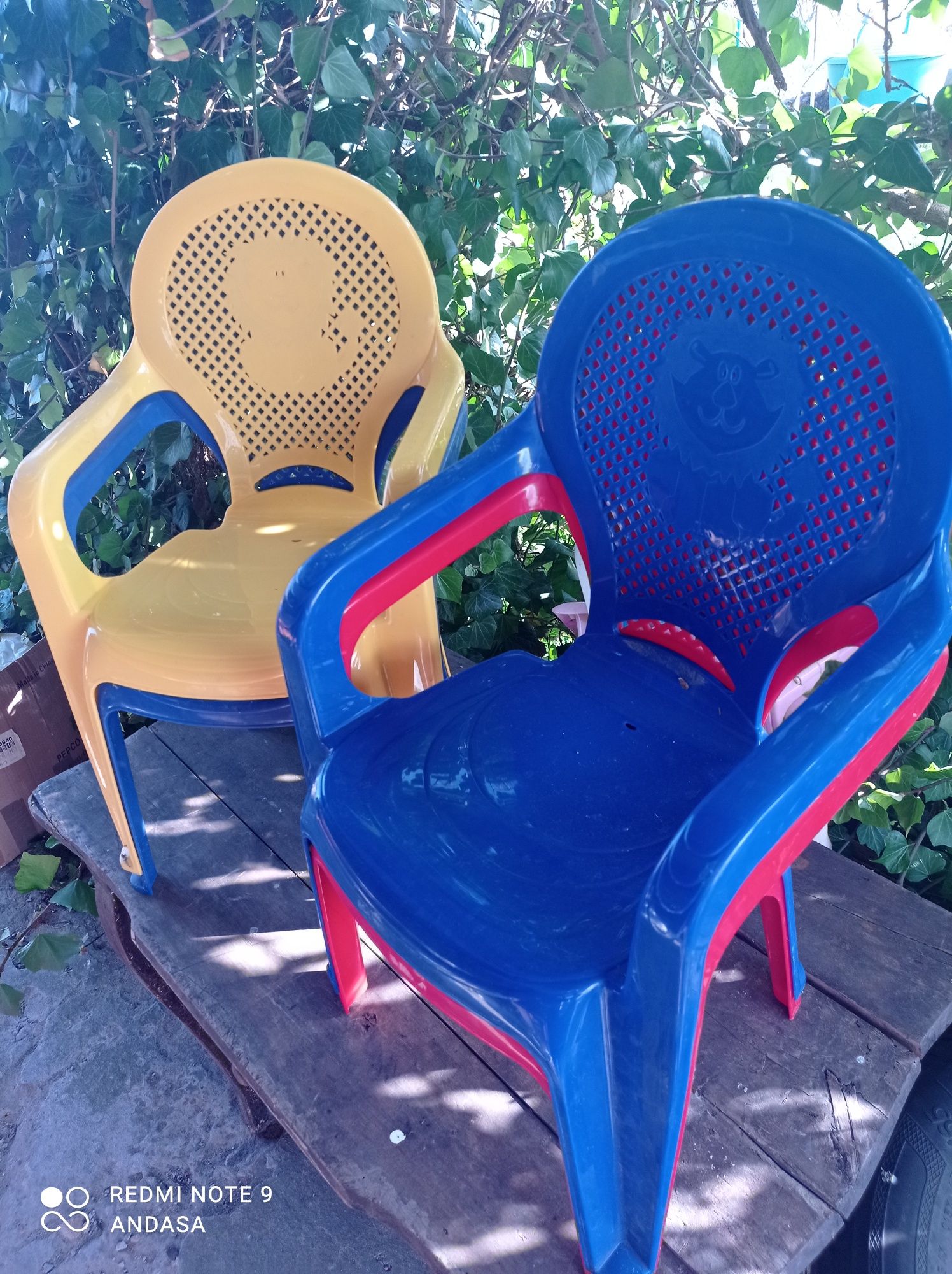 Krzesełka plastikowe dla dzieci