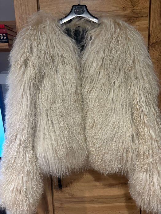 Piękne nowe naturalne futro z lamy