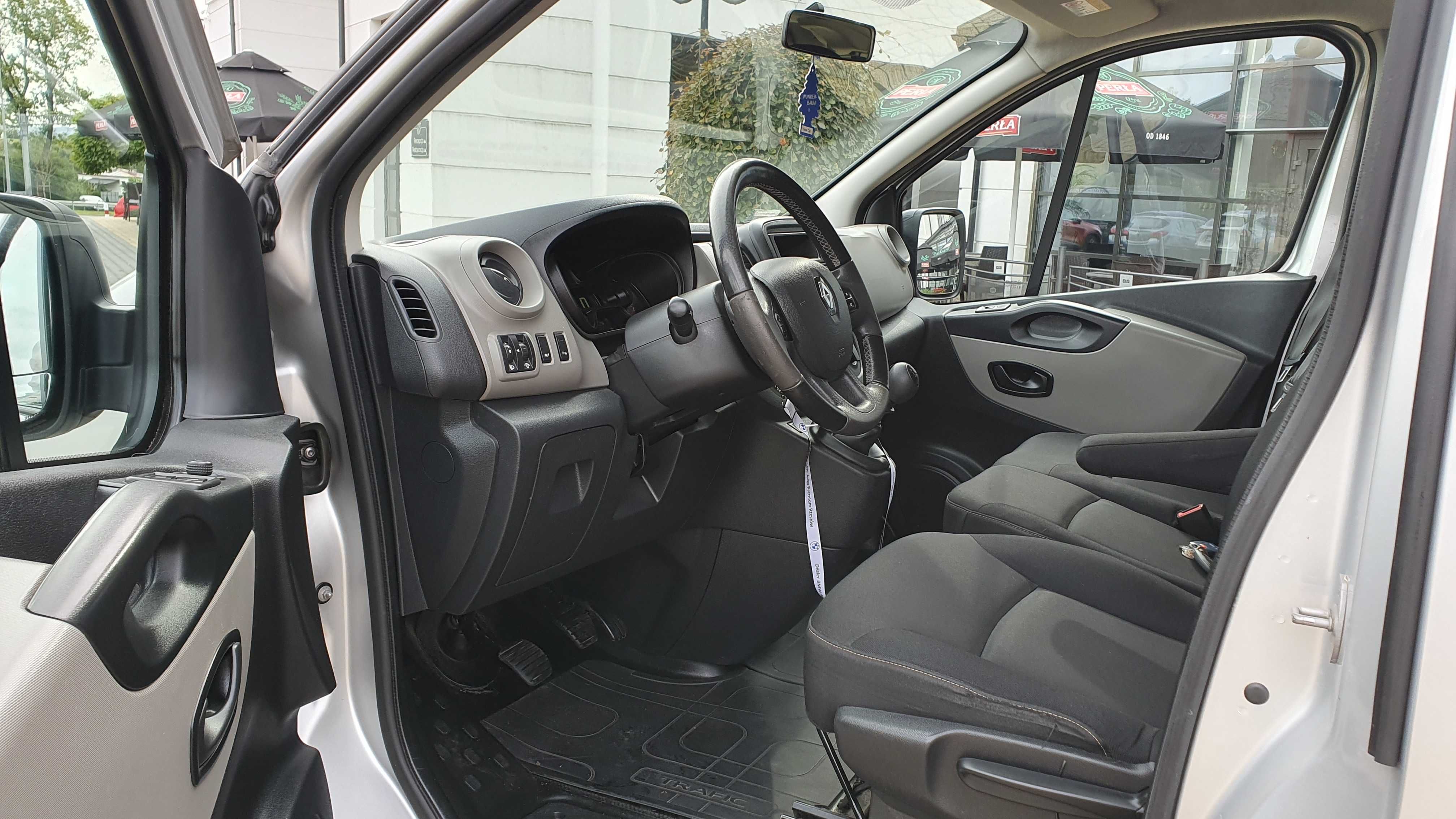 Wynajem Busa Renault Trafic 9 Osobowy Wypożyczalnia BUS WOLNE TERMINY