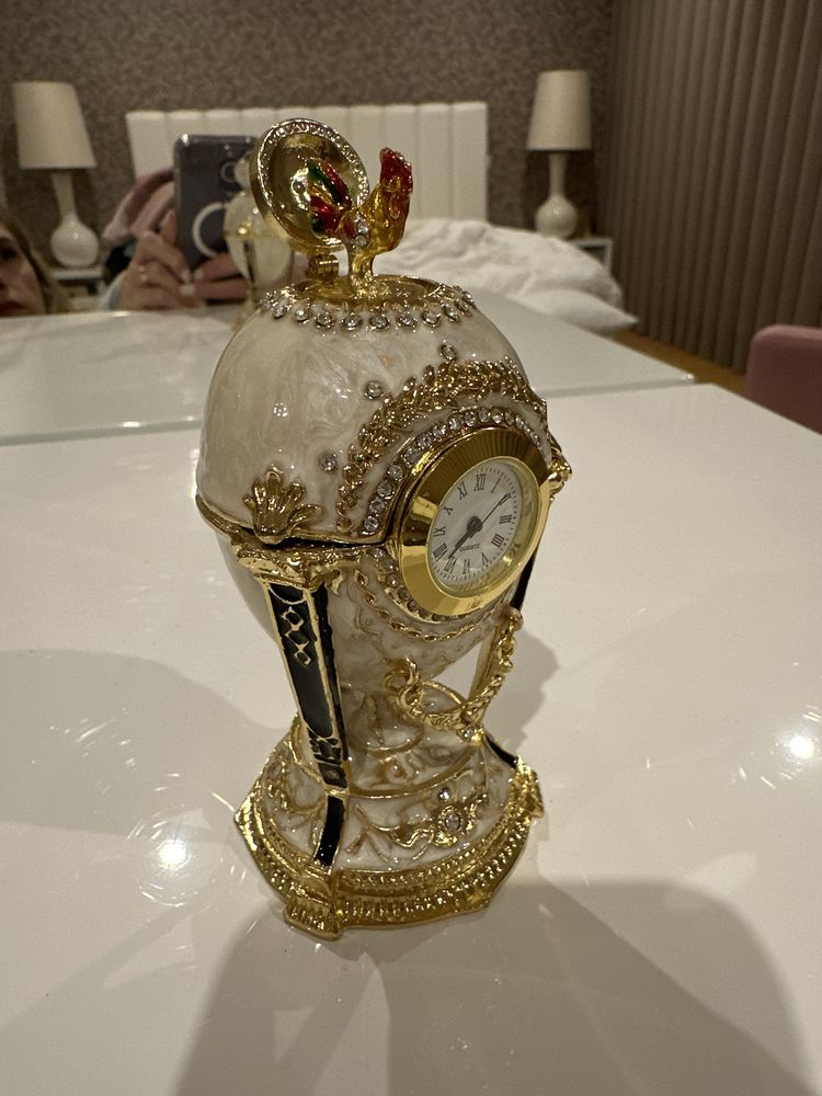 Ovo relógio estilo imperial estilo Fabergé