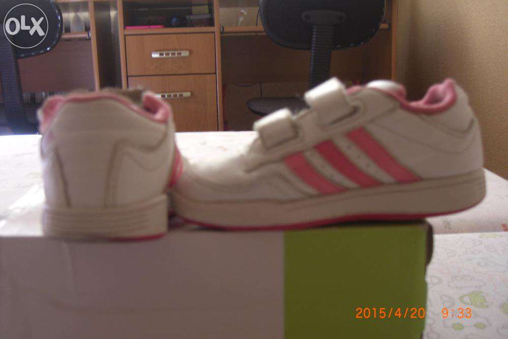 Buty Adidas dla dziewczynki.