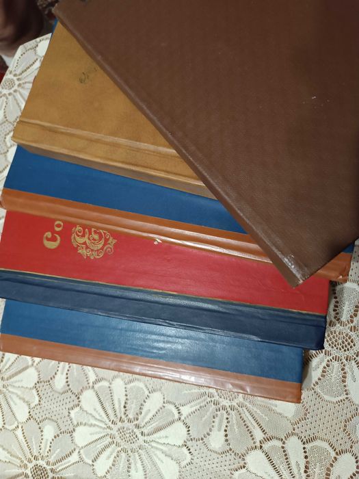 Кольорові репродукції з журналів "Огонек", "Україна". 5 томів.