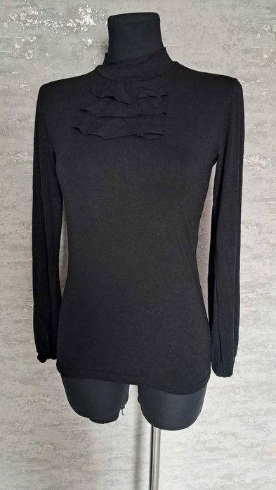 Czarny pół golf z żabotem M