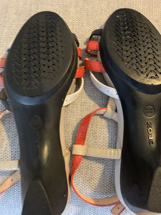 Sandálias . Marca Geox