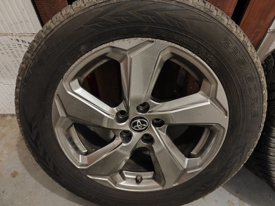 Toyota RAV4 2022 koła opony zimowe