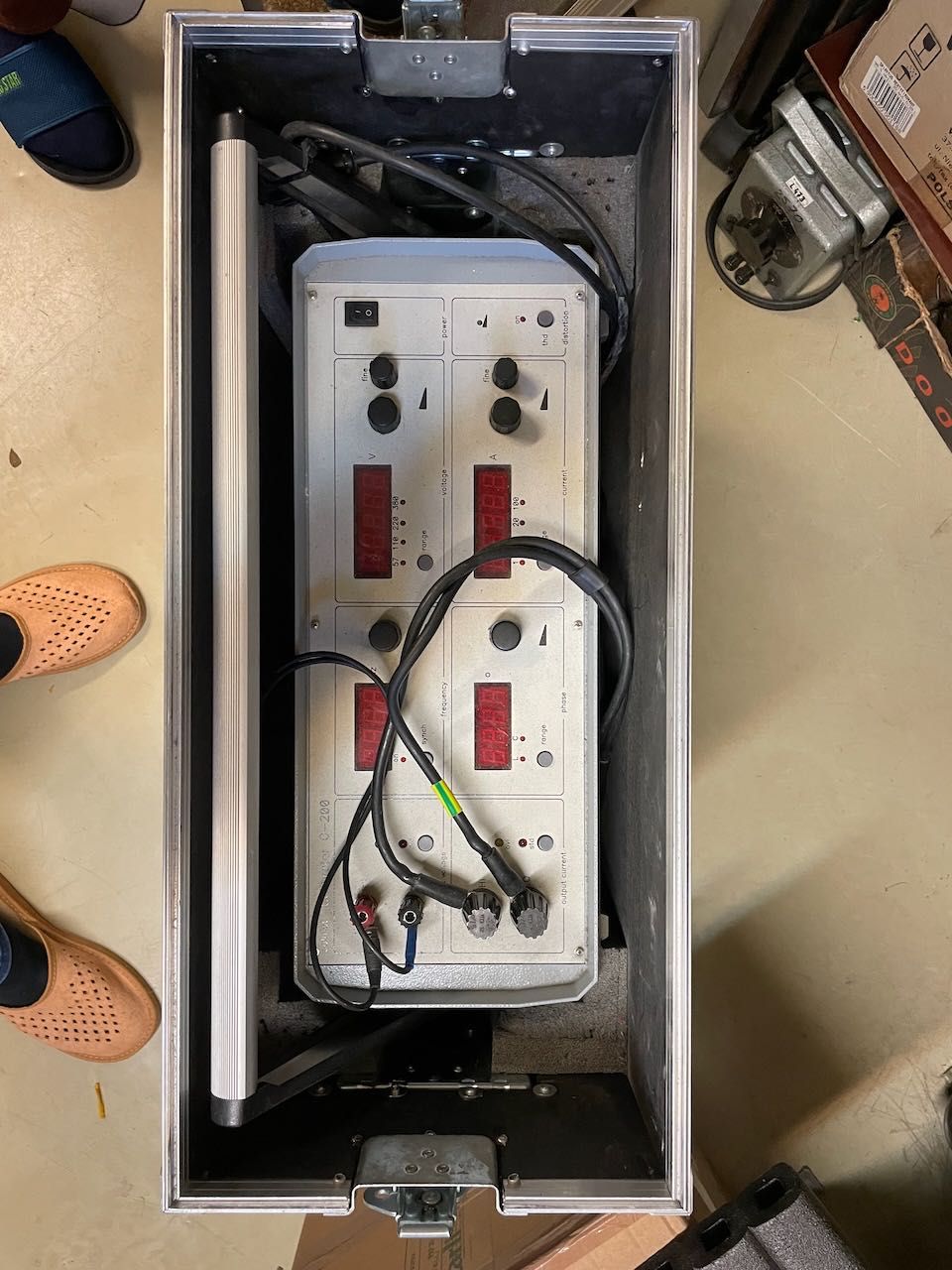Kalibrator prądu i napięcia Calmet Calibrator C-200.