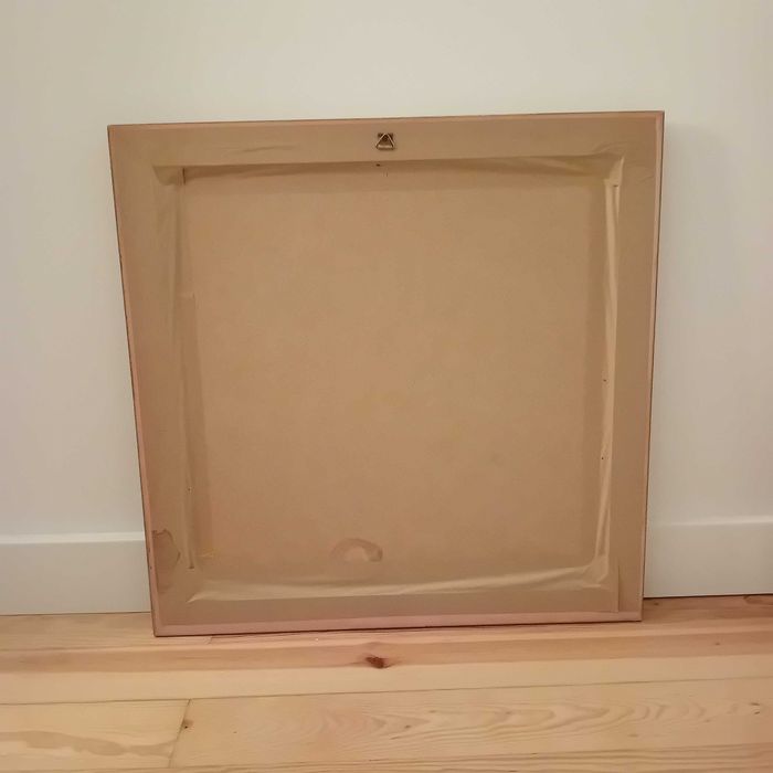 Quadro com gravura de cena mitológica com figuras e cenário natural.