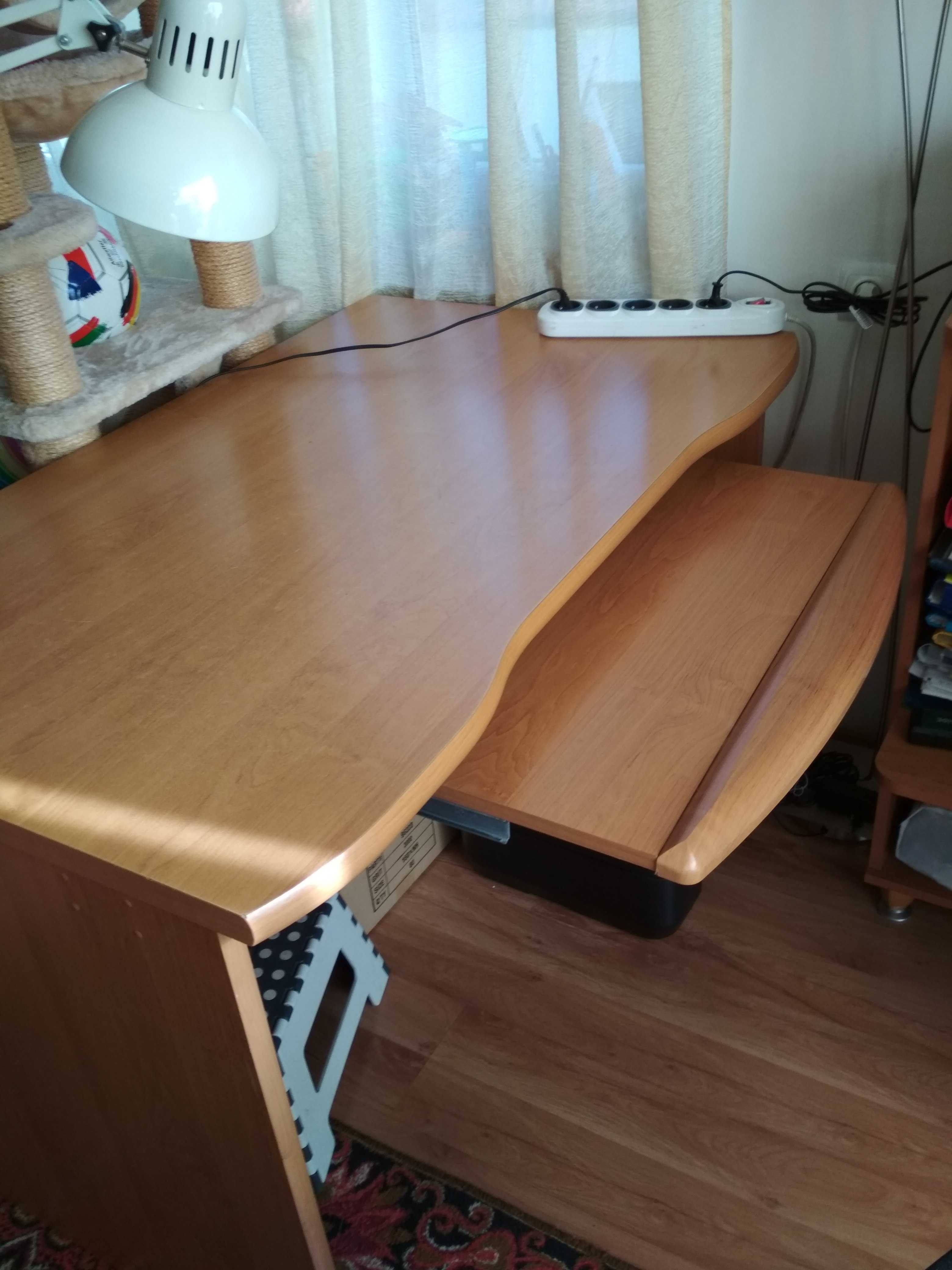 Stół biurowy (komputerowy)