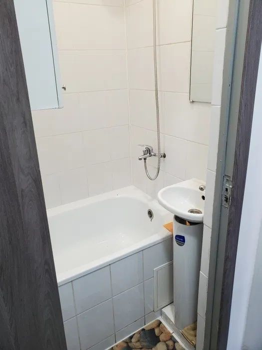 Продається 1 кімнатна квартира в старому фонді по вул. Б.Хмельницького