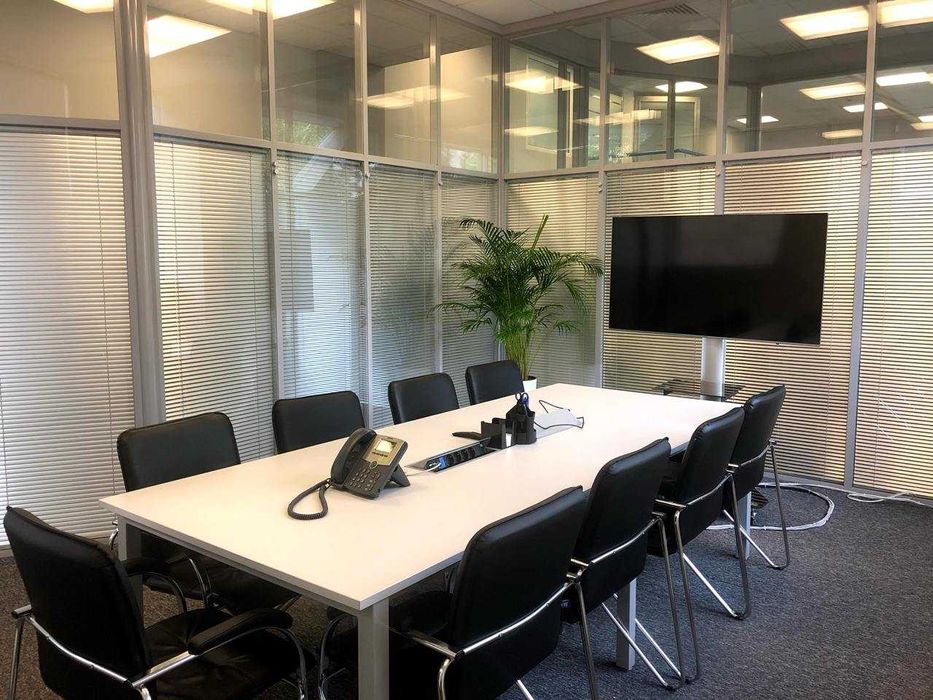 Продаж офісних меблів