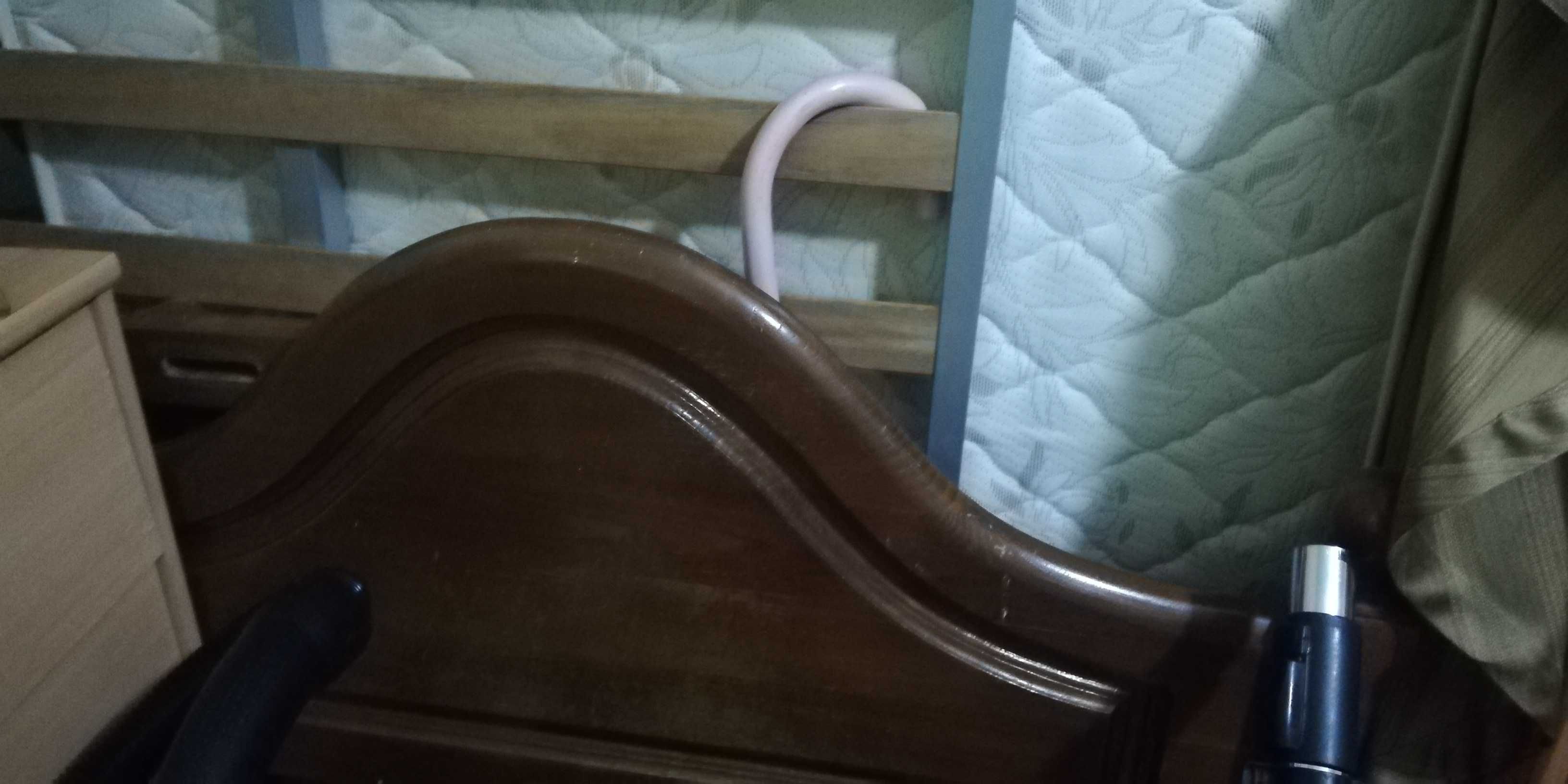 Cama solteiro (estrado e colchão incluído)