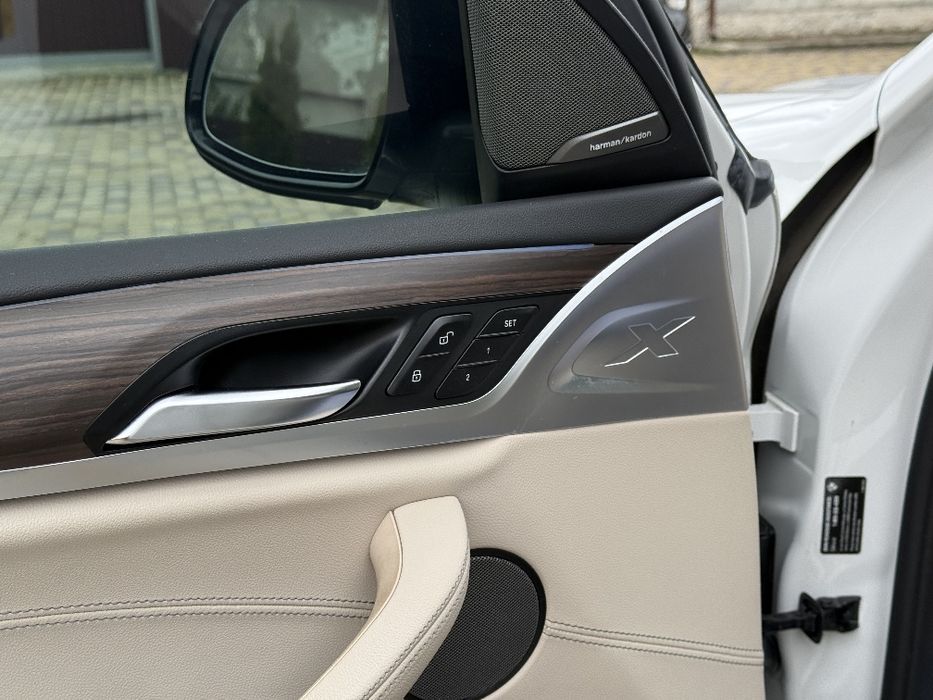 Продаю BMW x3 плагін-гібрид .