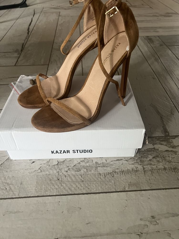 Sandaly na szpilce, kazar 40