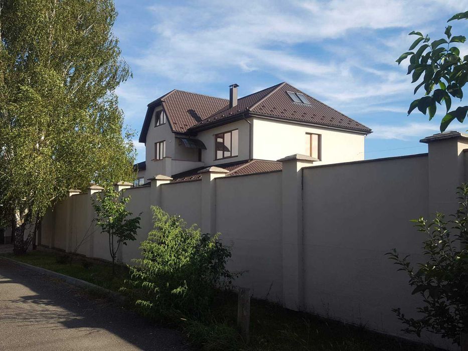 Продам 2 єт. дом 350 кв.м. в г.Вішгороде,микрорайон Дедовица