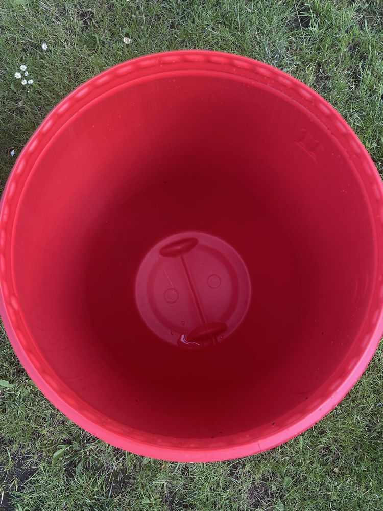 Beczka plastilowa z pokrywka i obejmą 120l