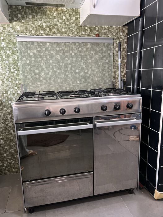 Fogão 5 bocas e forno