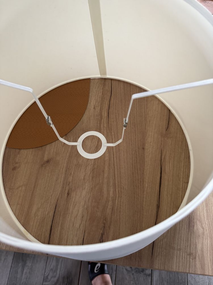 Sprzedam lampe stojącą glamur  ,posiadam dodatkkwo duzy klosz bialy ,s