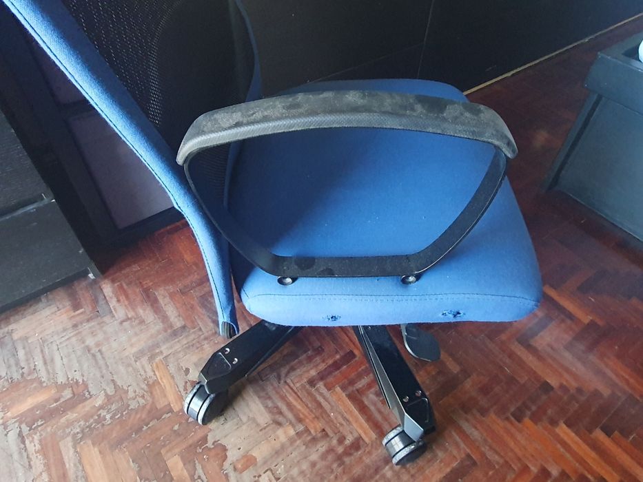 braços de apoio de 3 cadeiras