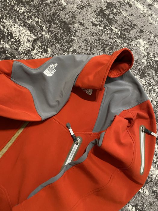 Куртка вітрівка The North Face М розмір софтшел на флісі