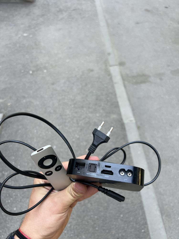 Продам Apple TV