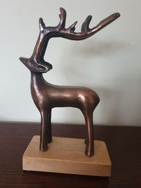 Jeleń z porożem podstawa drewniana figurka metal wys. 22 cm