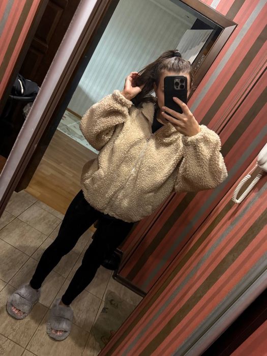 Куртка бомбер шубка PrettyLittlething