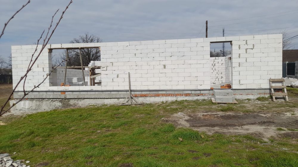 Мурування стін із газобетона цегли шлакоблока.