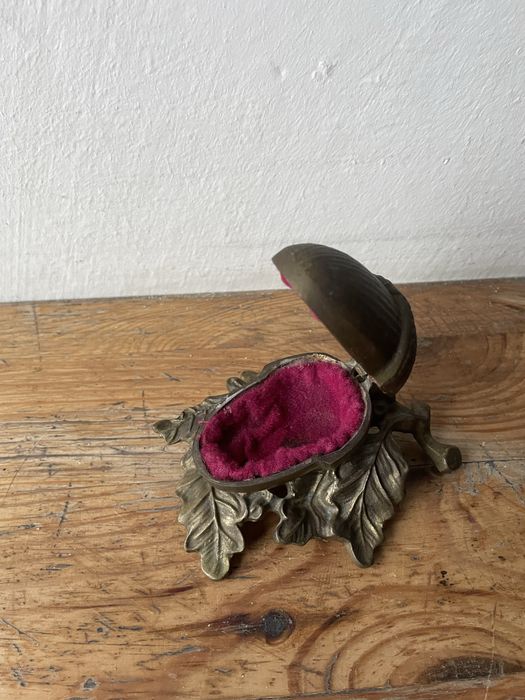 Stara mosiężna szkatułka popielniczka mosiądz vintage PRL