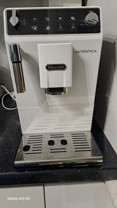 Кавомашина Delonghi autentica