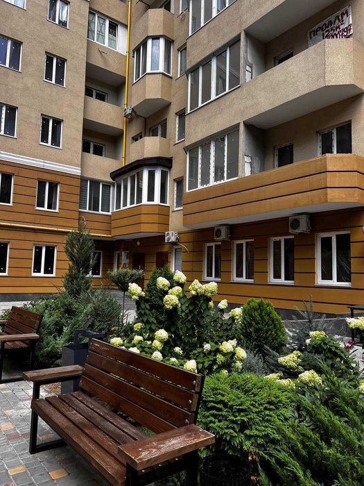 Солнечная улица, современная квартира в новом доме