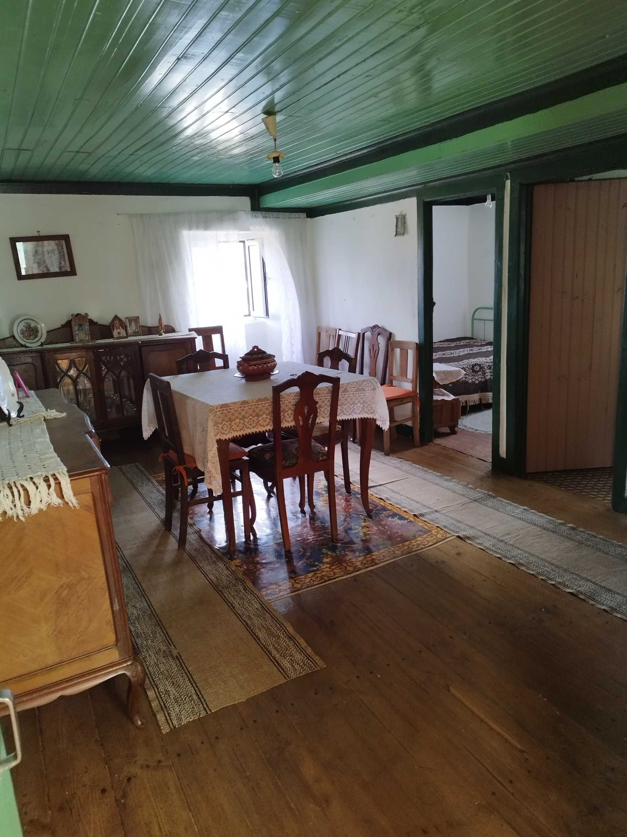 Vende-se casa antiga