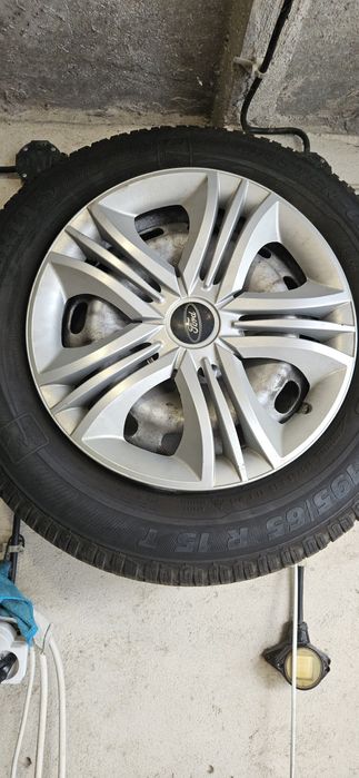 Koła ford focus 15cali 5x108 opony zimowe stan bdb plus kołpaki