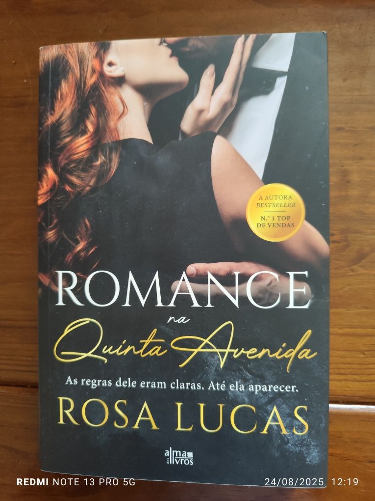 Livro de romance atual