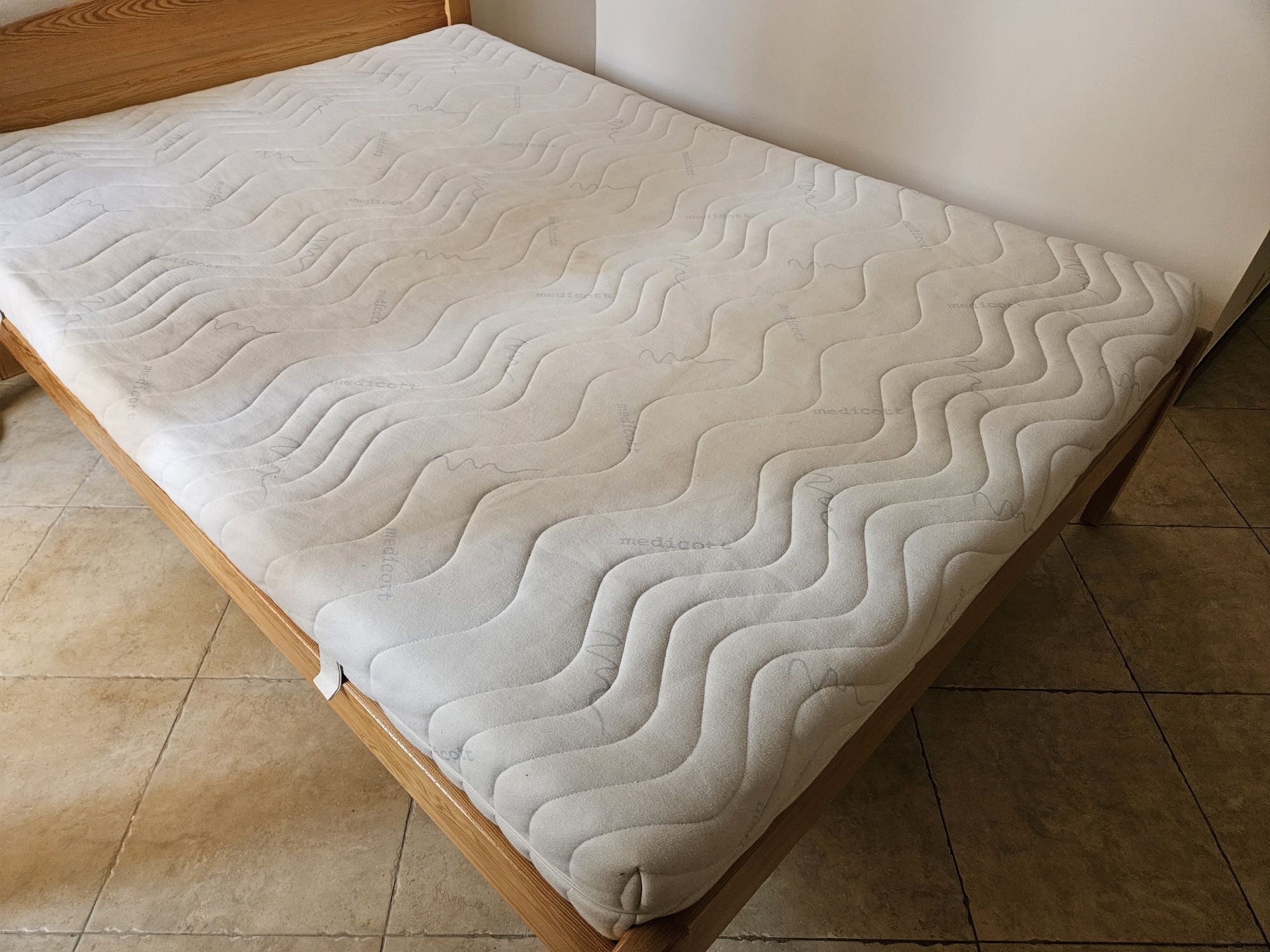 Materac Jysk 140x200 cm + gratis