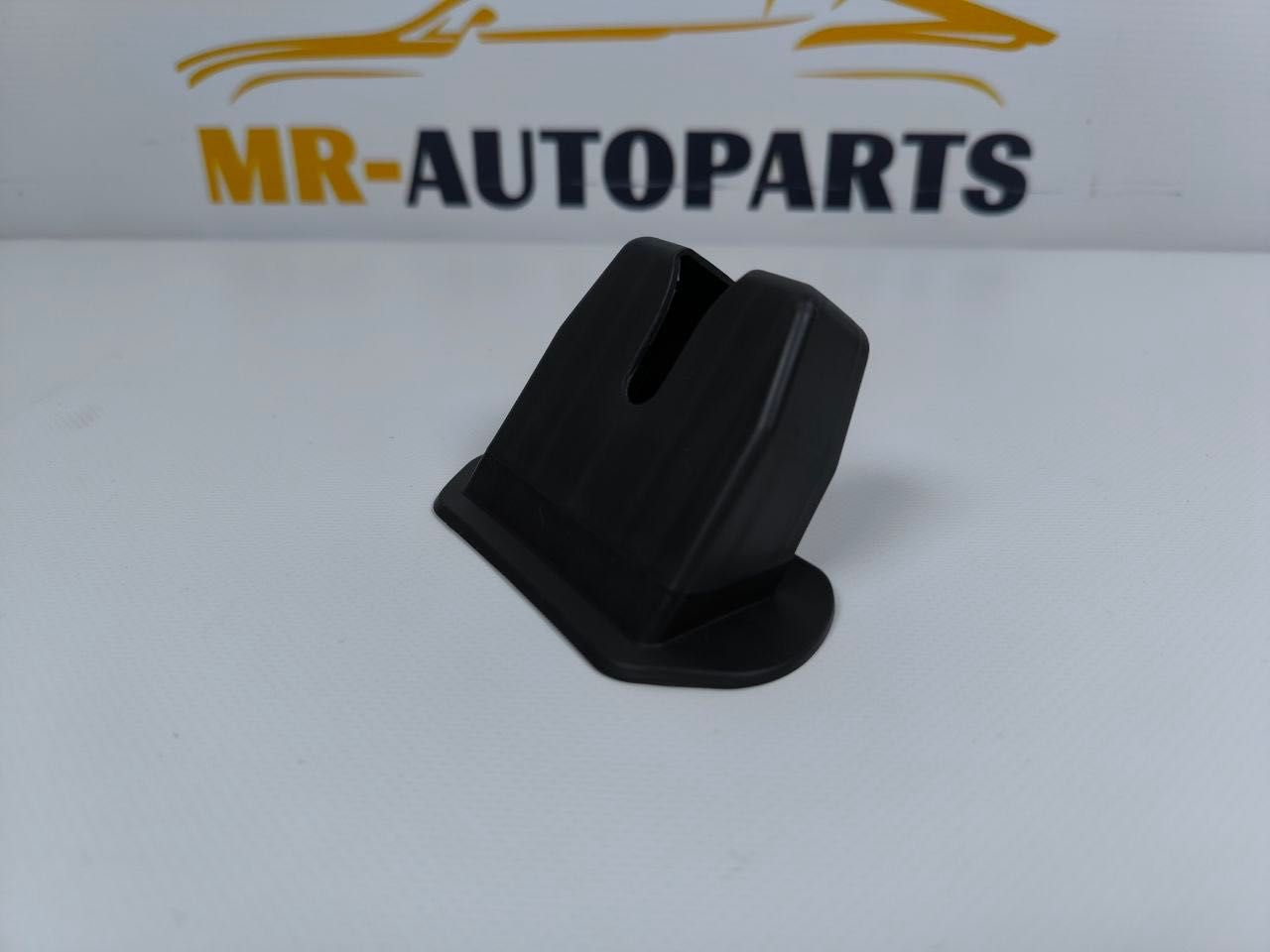 Накладка кришка  замка Багажника Tesla Model 3/Y 1584544-00-C