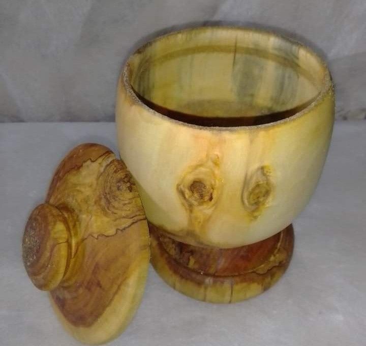 Чашка из дерева.