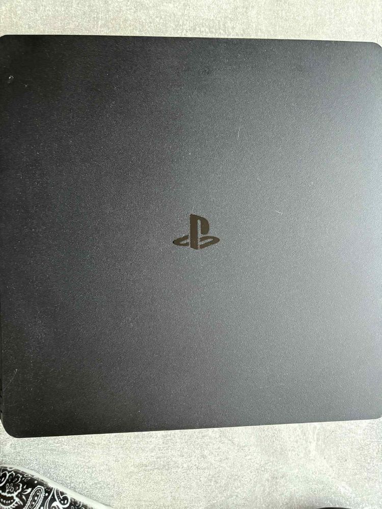 Sprzedam PS4.