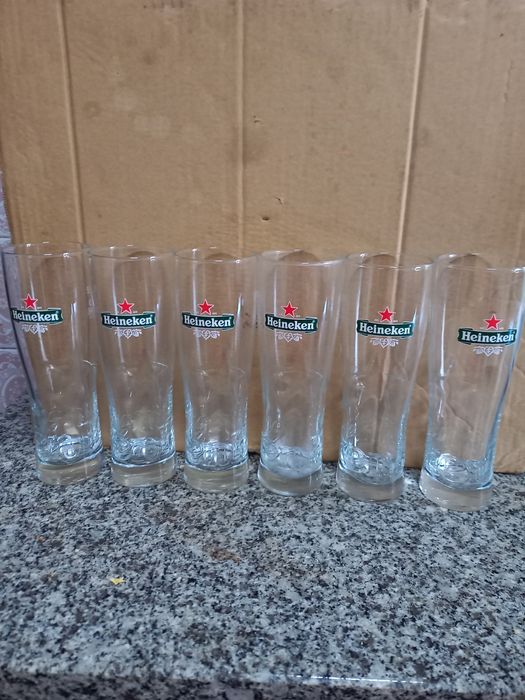 Copos  de. Cerveja  Heineken. 6. Copos. Tudo. 5€