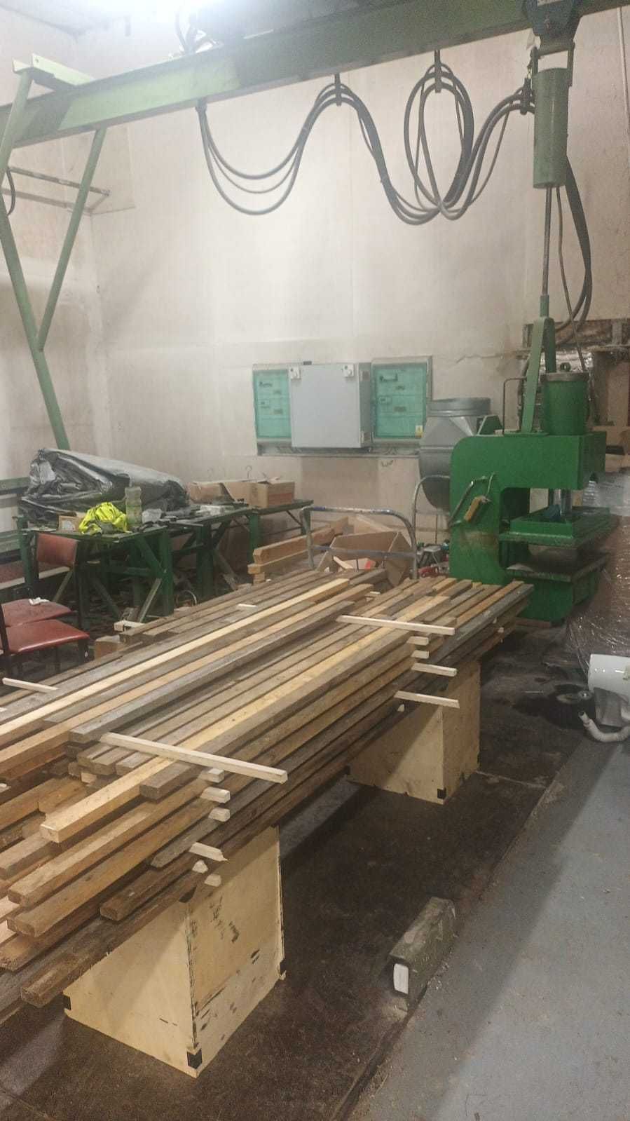 Linia do produkcji wiązarów, prasa hydrauliczna, płyty stalowe, stoły