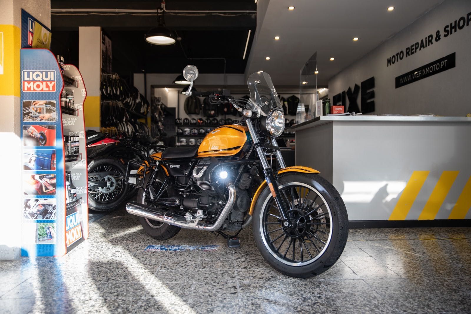 Moto Guzzi V9 Roamer de 2019 Impecável com Extras