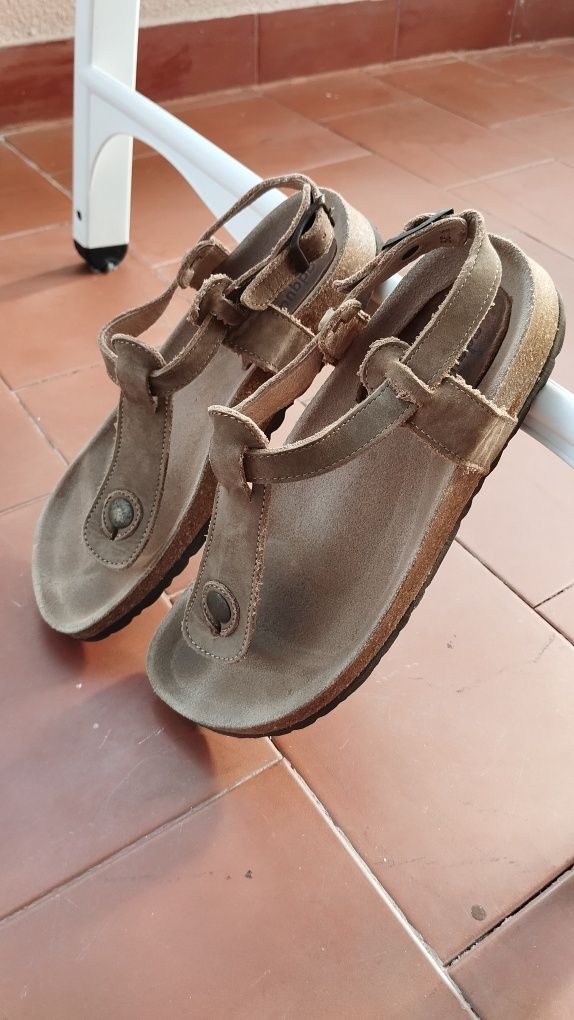 Sandálias Castanhas tamanho 35