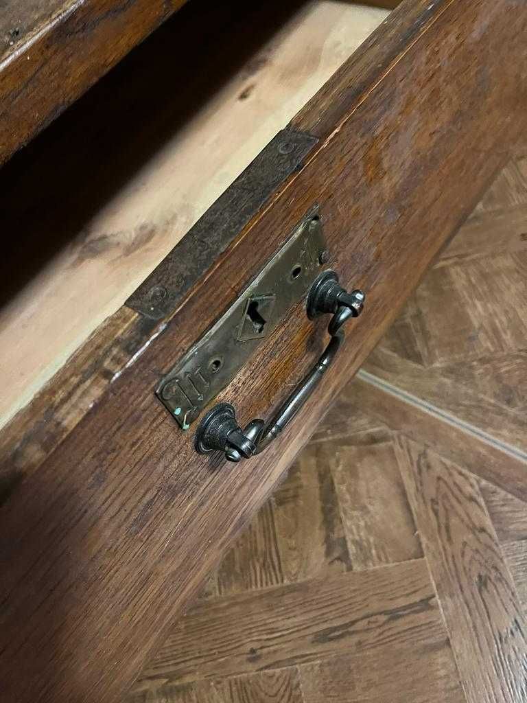 Antyczna szafa z litego drewna. Lata 50. Stan BDB