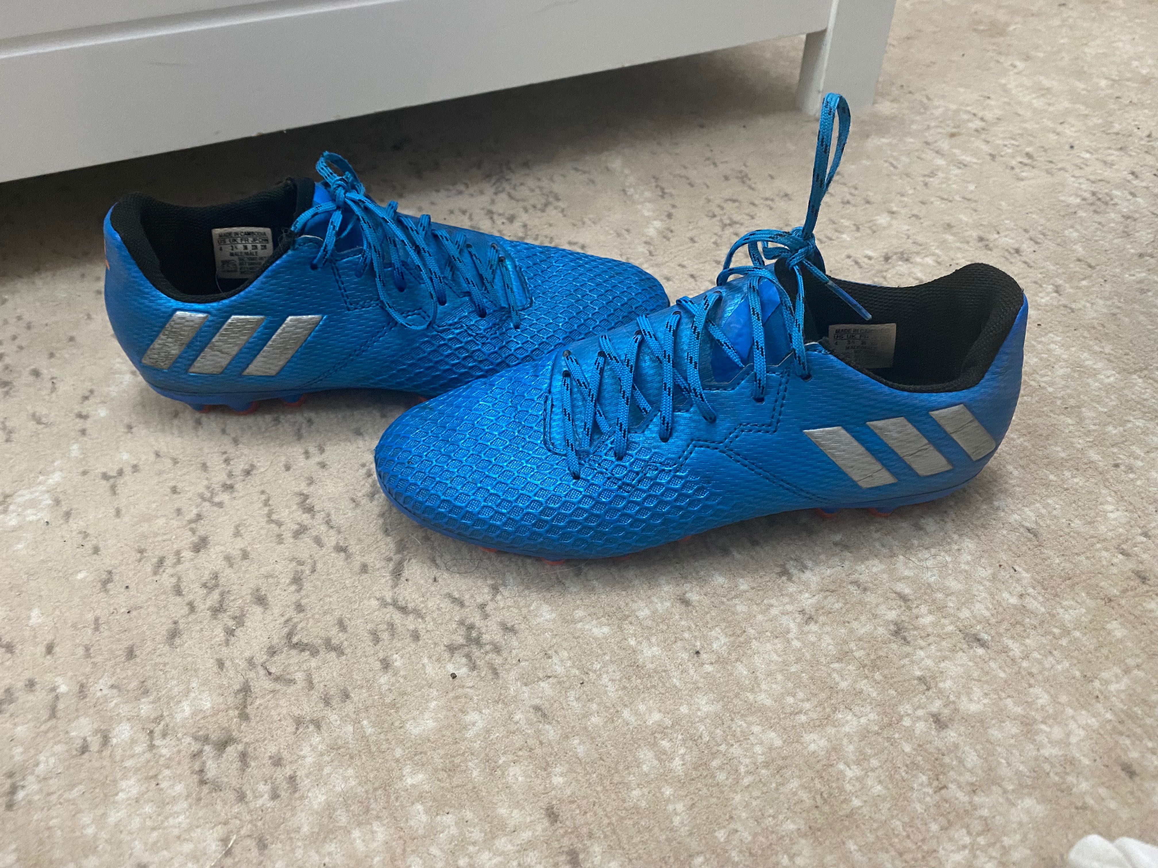 Chuteiras Adidas futebol 36