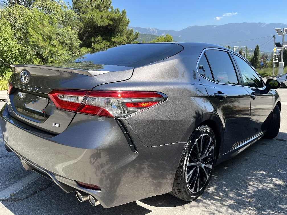 Toyota Camry 70 SE 2018