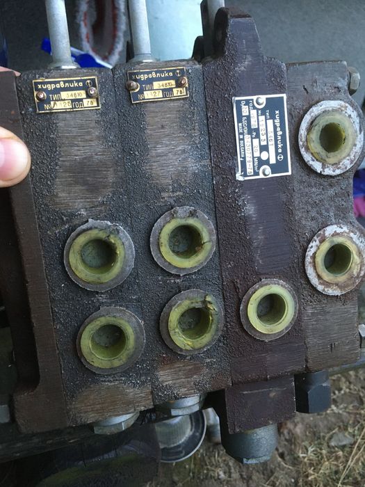 Rozdzielacz hydrauliczny 3 - sekcyjny 346 wózek Bułgar 1978r Nowy.