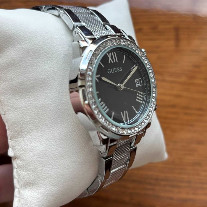 Жіночий годинник Guess на браслеті срібного кольору | 36 mm