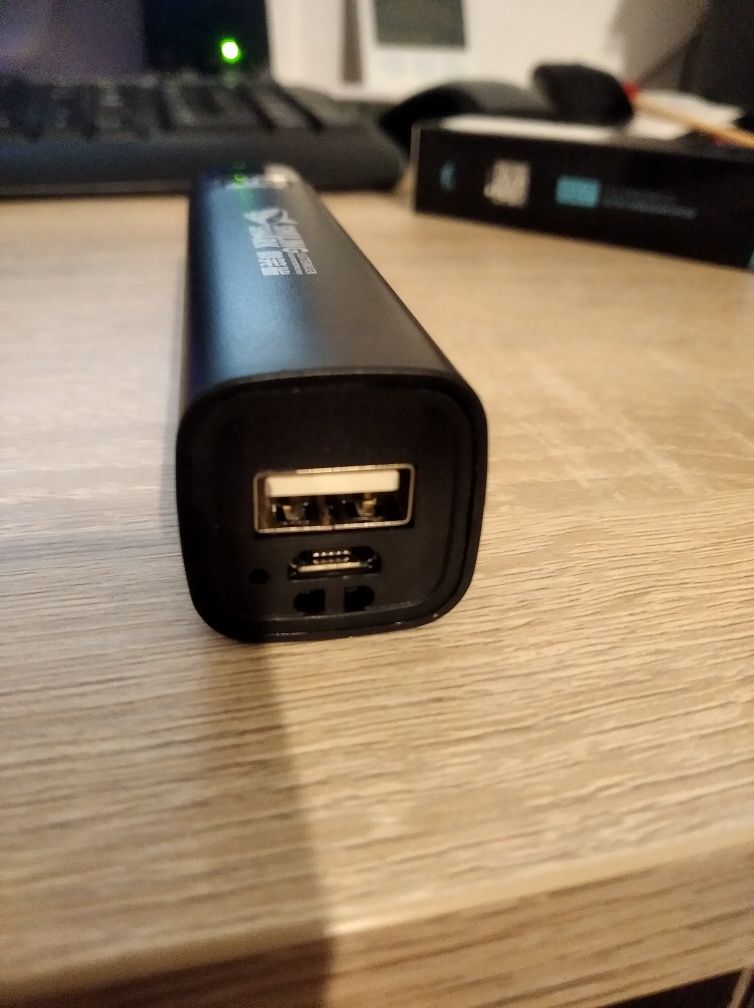 latarka i powerbank 2w1
