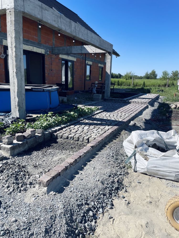 Nowoczesny dom piętrowy graniczący z łąkami i lasem w Tworogu