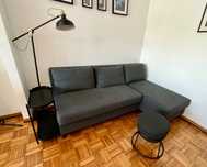 conjunto para sala: Sofa-cama, luminária, pufe e aparador lateral